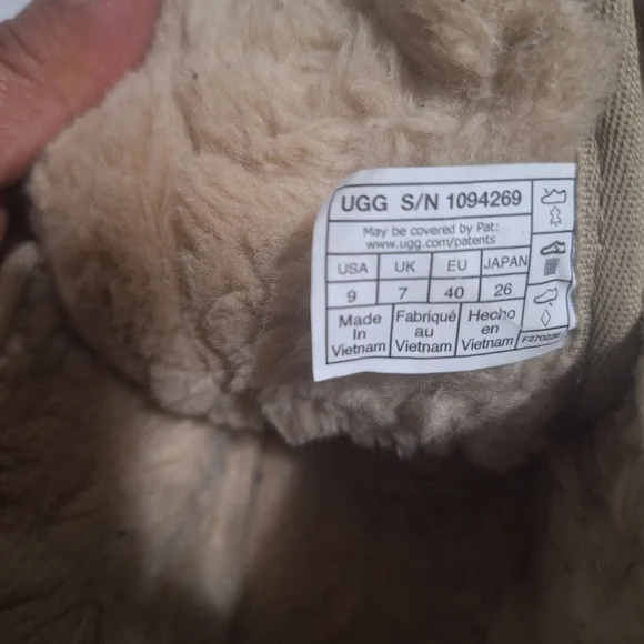Women's Uggs size 9 - Picture 7 of 7